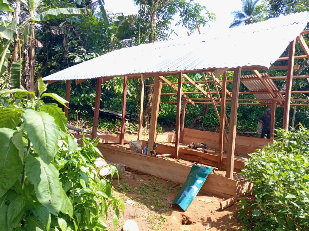 Finished poultry pen in use