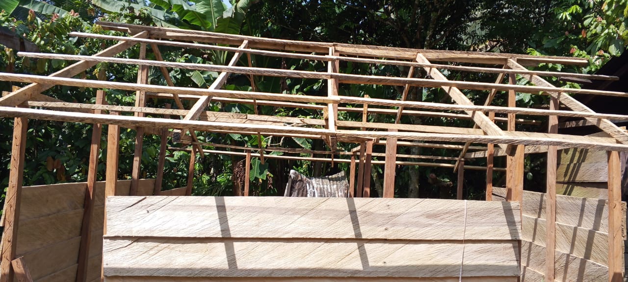 Roof framing of a poultry house
